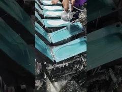 Het productieproces van het ontlastingsmiddel voor de inlegzool wordt gefotografeerd in een Chinese fabriek